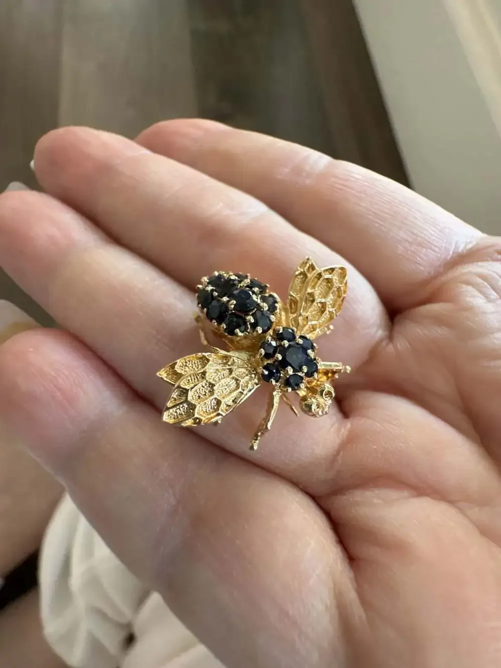 Vintage 14K Gold Sapphire Bee Brooch Pin